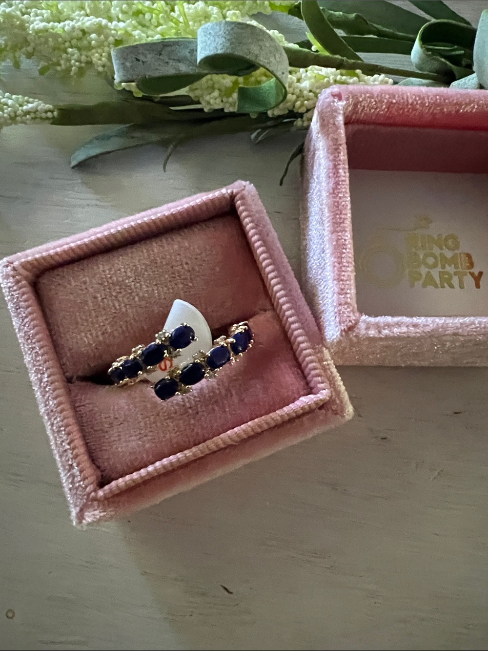 Bomb Party blue magnesite on gold size 6